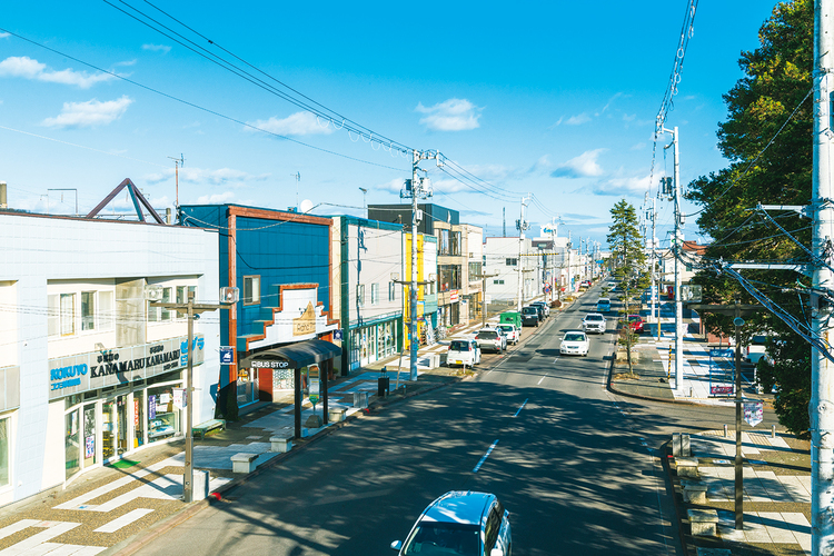 大町商店街（屋根のない博物館通り） ※白老駅観光案内ブースに設置